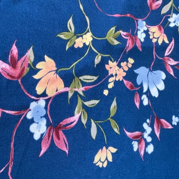 Vince Camuto Blue Floral Blouse - Size Medium - Picture 3 of 6